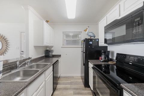 Beachhead 502 kitchen