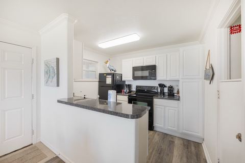 Beachhead 502 living and dining area