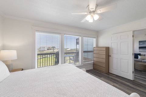 Beachhead 502 king bedroom