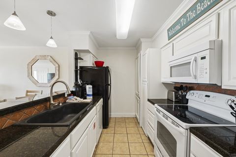 Beachhead 503 kitchen