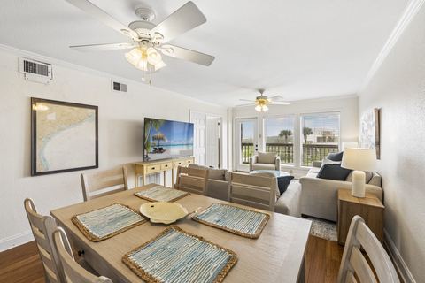Beachhead 503 dining table area