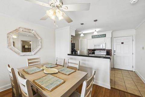 Beachhead 503 dining table area