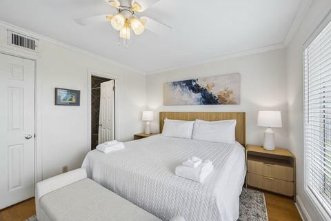 Beachhead 503 king bedroom