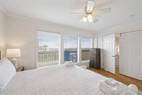 Beachhead 503 king bedroom