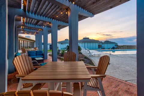 Beachhead poolside pergola